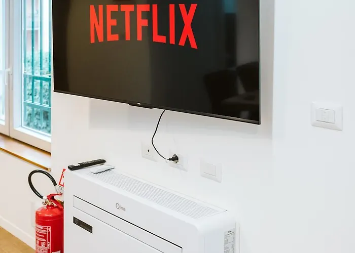 Close To Stadium & City Center - Modern Apartment شقة *