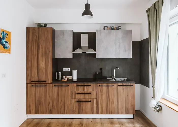 Close To Stadium & City Center - Modern Apartment * جنوة