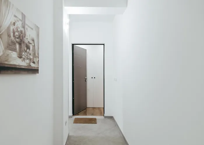 Close To Stadium & City Center - Modern Apartment * جنوة