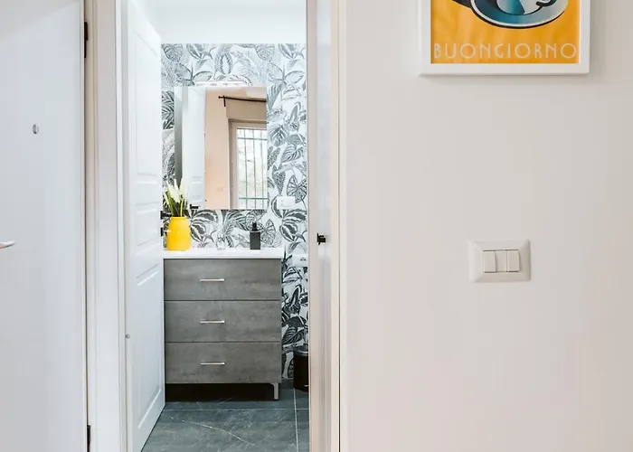 Close To Stadium & City Center - Modern Apartment * جنوة