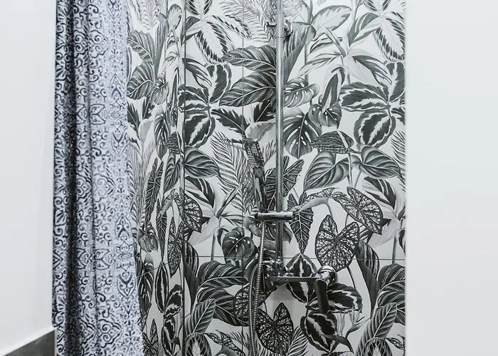 Close To Stadium & City Center - Modern Apartment