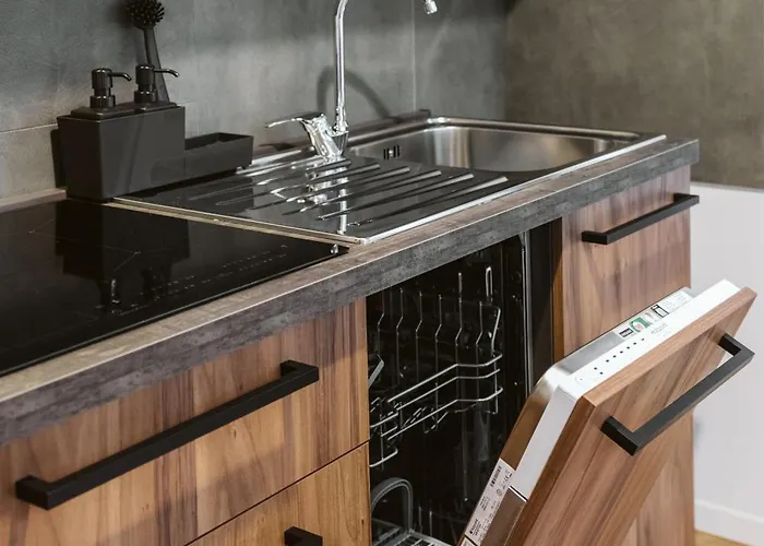 Close To Stadium & City Center - Modern Apartment شقة *