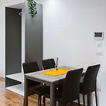 Close To Stadium & Center - Modern Apartman Genova