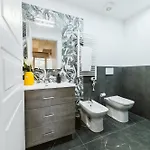 Close To Stadium & Center - Modern Apartman